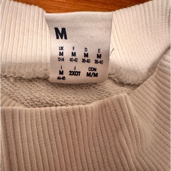Reebok Cropped Sweater. Size M - Picture 3 of 7